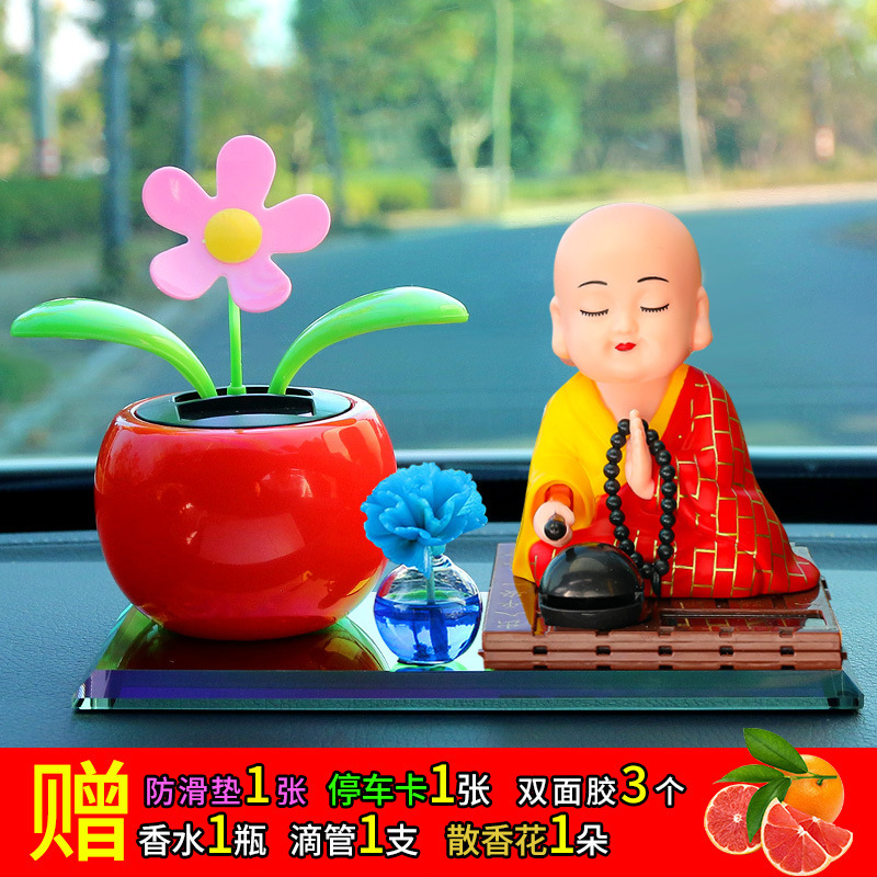 汽车创意太阳能小和尚摆件