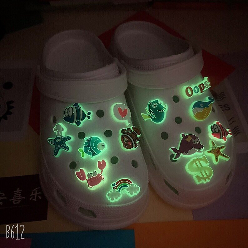 夜光鞋花会发光的鞋扣鞋子配件宝宝洞洞鞋装饰品儿童凉鞋卡通配饰