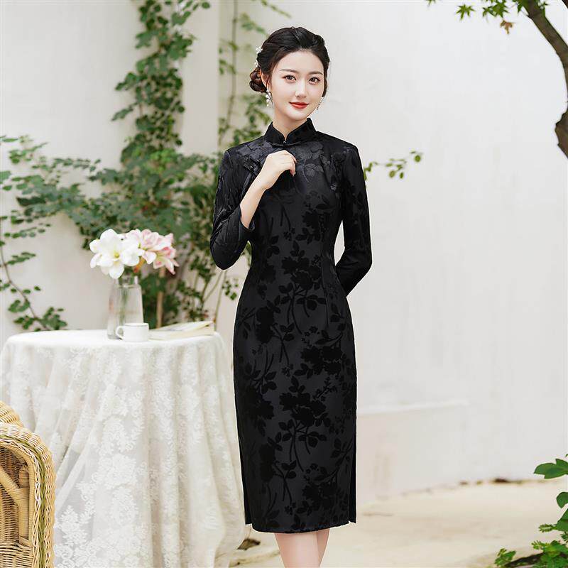 春款丝绒提花旗袍2026年新款女改良版黑色妈妈装年轻款春秋季气质