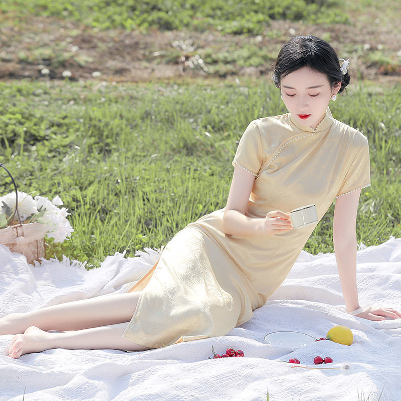 2021年夏季珍珠绸缎仙女范旗袍