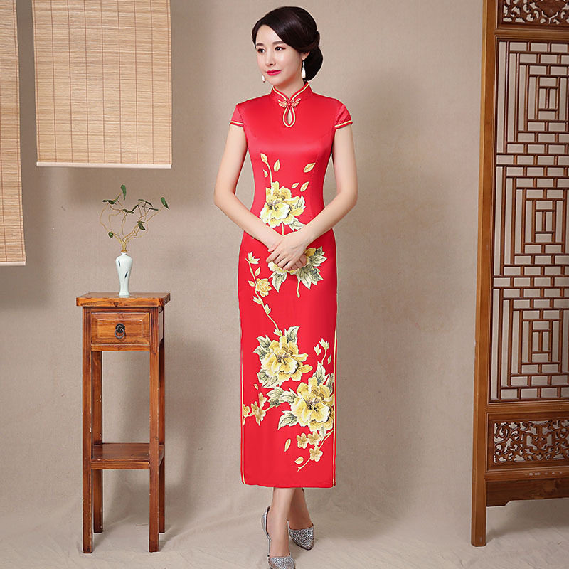 红色水滴领定位花走秀长款旗袍2026秋新款演出服礼服妈妈装连衣裙