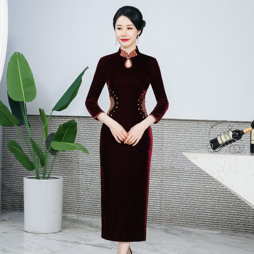 鸿韵绣2026春装新款改良丝绒旗袍长款气质喜婆婆高档婚敬酒服妈妈