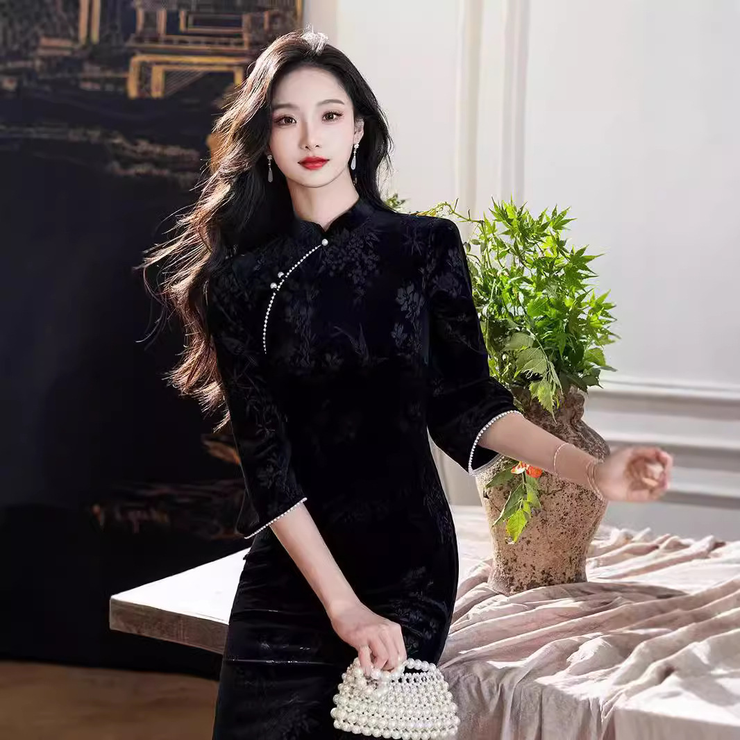 黑色丝绒旗袍2025新款秋冬季改良新中式日常可穿优雅国风连衣裙女