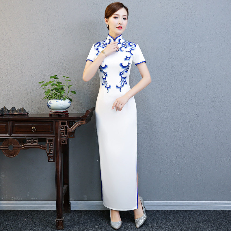 青花瓷旗袍演出服2026新款走秀礼仪旗袍连衣裙大码宴会礼服女夏季