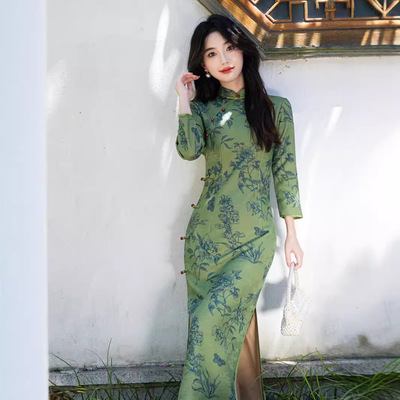 墨绿色旗袍改良新中式2025新款年轻款高端气质针织提花连衣裙秋季
