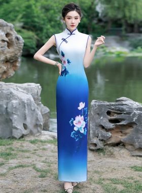 端走秀天蓝色长旗袍2026春夏新款年轻大气显瘦弹复古舞台表演出服