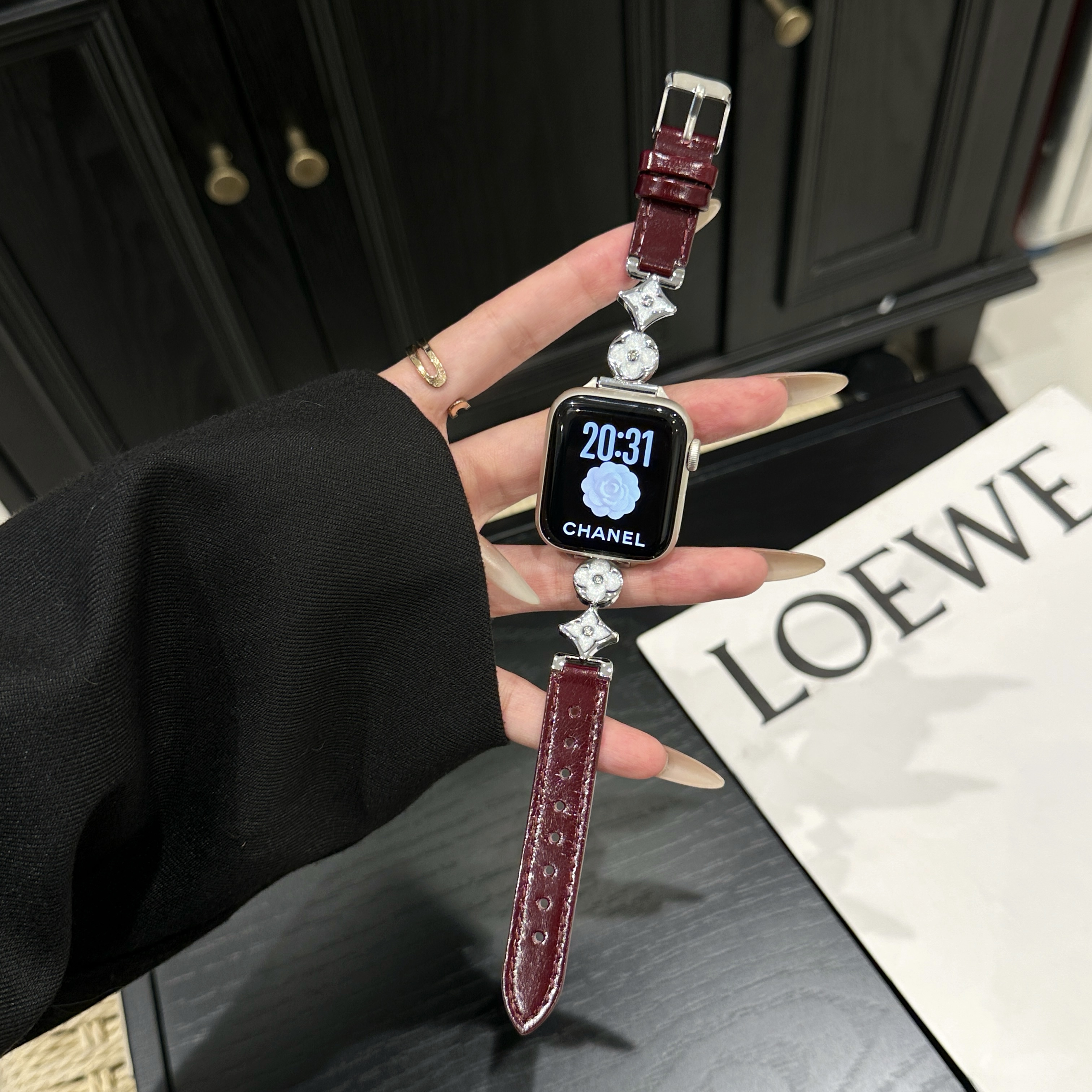 适用苹果apple手表表带S11/10四叶草金属牛仔拼接s9腕带s8真皮s76