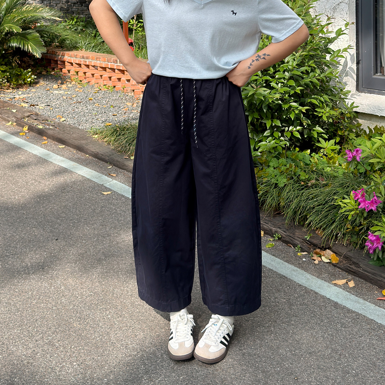 宛宛家松紧高腰百搭宽松弯刀裤图片