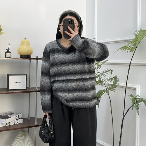 圆领渐变针织长袖毛衣