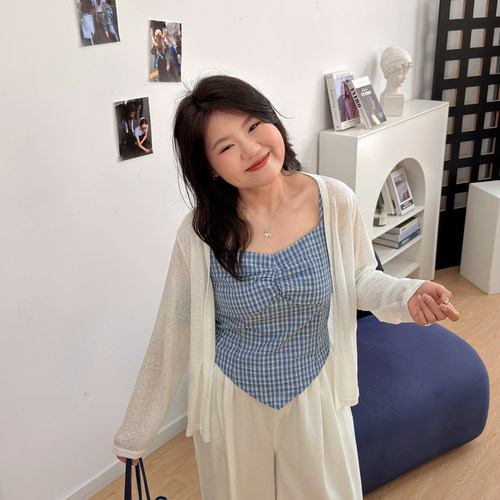 宛宛大码女装胖妹妹mm慵懒风显瘦防晒长袖开衫格子纹吊带衬衫套装