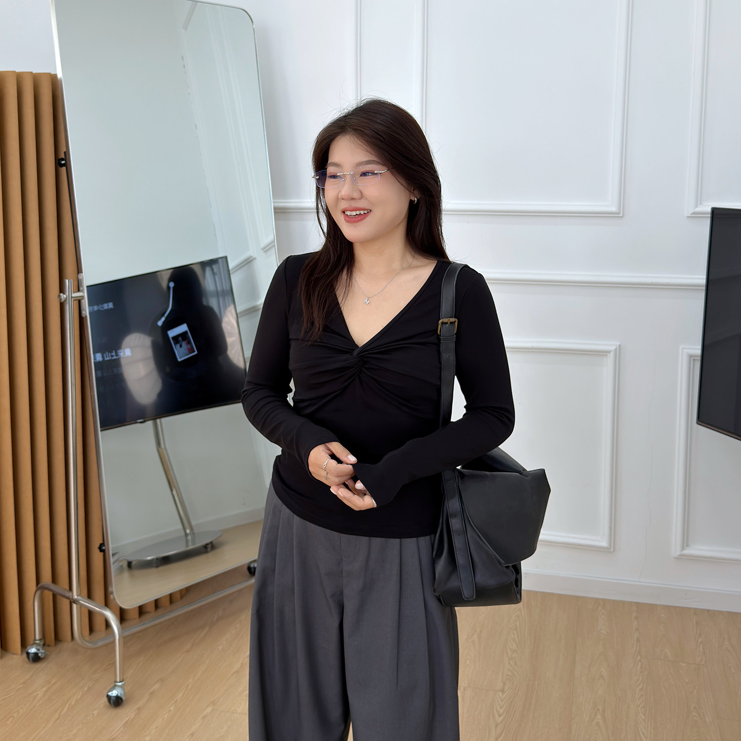 宛宛大码女装胖mm韩系V领交叉扭结长袖秋季新款修身显瘦薄款上衣
