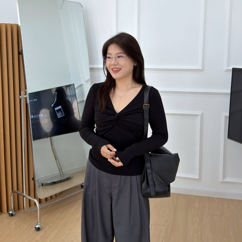 宛宛大码女装胖mm韩系V领交叉扭结长袖秋季新款修身显瘦薄款上衣