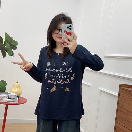 宛宛大码卡通字母刺绣长袖t恤女春季胖mm宽松显瘦慵懒风百搭上衣