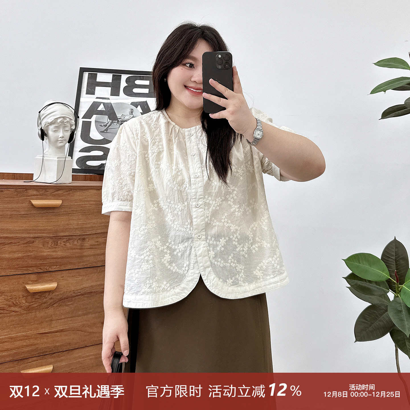 圆领刺绣小花精致感上衣