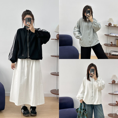 宛宛大码女装胖MM三条杠外套春季新款宽松显瘦立领夹克美式冲锋衣