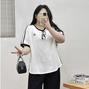 休闲正肩收腰小衫 宛宛大码 T恤女夏季 胖mm美式 上衣 撞色V领印花短袖