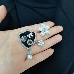 韩版东大门小香风盾牌西装衣服配饰小众学院风设计感胸针别针潮