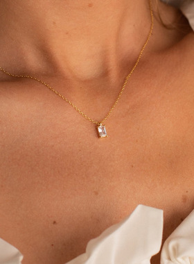 欧美时尚流行小众个性饰品不锈钢简约迷你小方块白色锆石吊坠项链