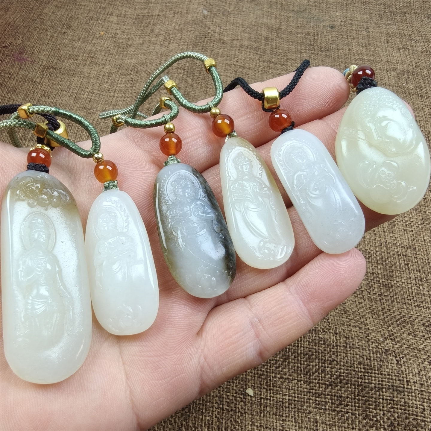 新疆和田玉且末糖料青白玉雕刻吊坠挂件观音垂怜保真支持全国复验