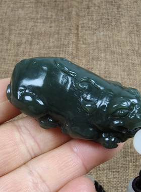 天然新疆和田玉青玉原石雕刻手把件貔貅招财进宝保真支持全国复验