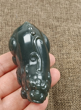天然新疆和田玉且末糖青玉手工雕刻把件吊坠貔貅保真支持国检