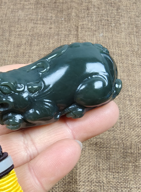 天然和田青玉原石手把件貔貅保真