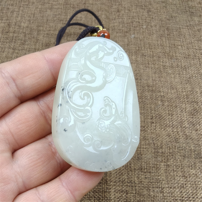 天然新疆和田玉山料墨点青花吊坠挂件牌子龙凤保真支持全国复验