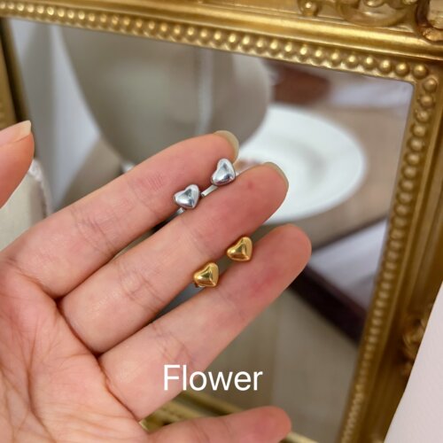 小桃心通体钛钢耳钉洗澡睡觉不用摘日常养耳朵防过敏简约百搭耳饰