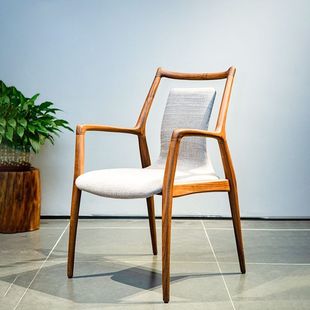 北欧胡桃色实木餐椅家用螳螂椅靠背扶手椅现代简约洽谈原木书桌椅
