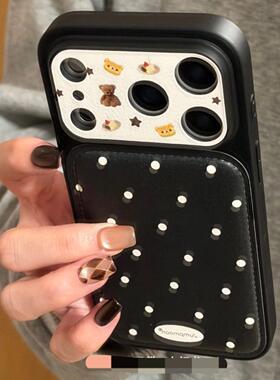 黑色满屏白波点英文皮质适用于苹果17promax手机壳16151413网红潮