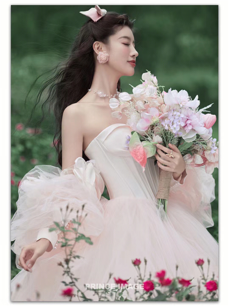 Sleeves, wedding dress suitable for photo sessions, fuchsia bra top, black clothing for beloved Sleeves, wedding dress suitable for photo sessions, fuchsia bra top, black clothing for beloved