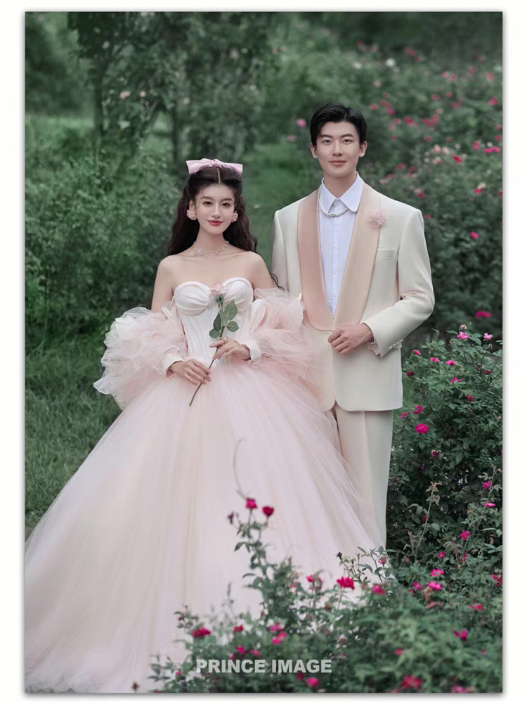 Sleeves, wedding dress suitable for photo sessions, fuchsia bra top, black clothing for beloved Sleeves, wedding dress suitable for photo sessions, fuchsia bra top, black clothing for beloved