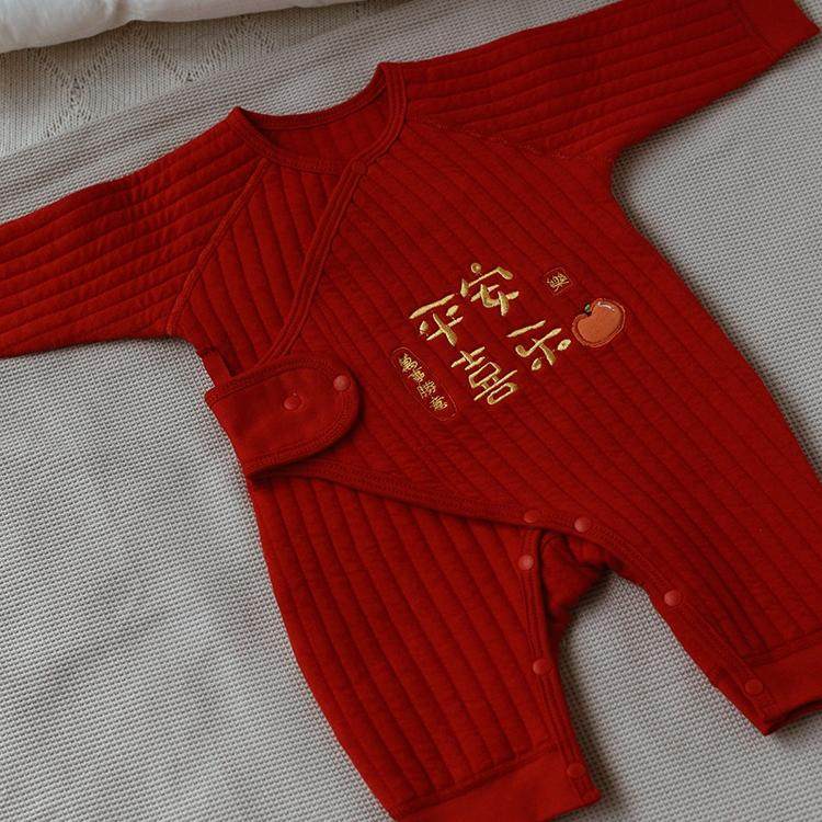 日本进口初生婴儿夹棉连体衣冬季保暖新生宝宝加厚满月拜年服红色