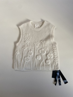 Tèbianco 白茶•手工钩花立体刺绣花朵毛茸茸毛线背心马甲