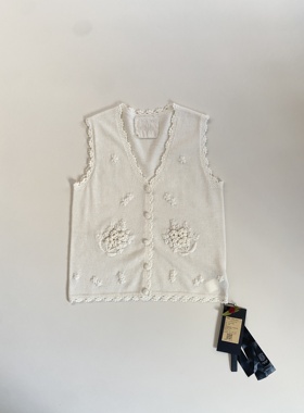 Tèbianco 白茶•手工钩花V领毛衫背心针织马甲