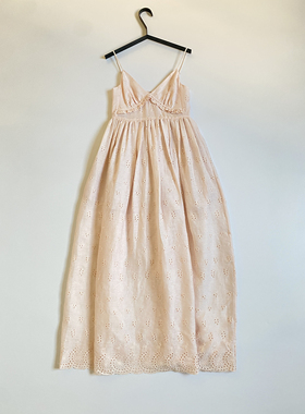 Tèbianco白茶•度假风非遗植物染法式镂空刺绣吊带连衣裙粉色长