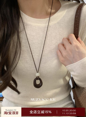 suzyacc kr镂空木质圆形吊坠长项链女复古简约通勤百搭高级毛衣链