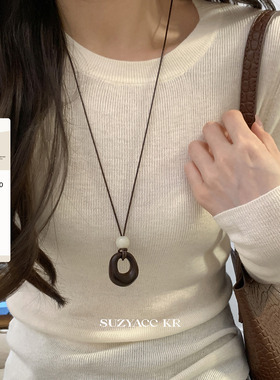 suzyacc kr镂空木质圆形吊坠长项链女复古简约通勤百搭高级毛衣链