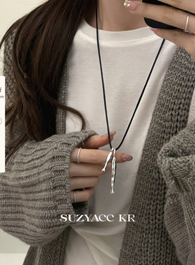 suzyacc kr小众设计极简小鱼吊坠毛衣链百搭甜酷个性高级感长项链