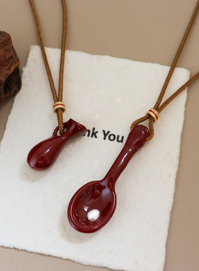 原创时尚新年红色滴油淡水珍珠勺子水瓶毛衣链轻奢感项链项饰