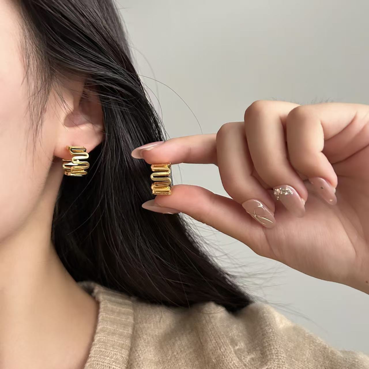 法式简约金属耳环褶皱肌理设计波浪C型半圆几何耳钉时尚银针耳饰