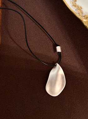 ins森系复古做旧哑光叶子吊坠颈链日系设计感简约长款项链女项饰