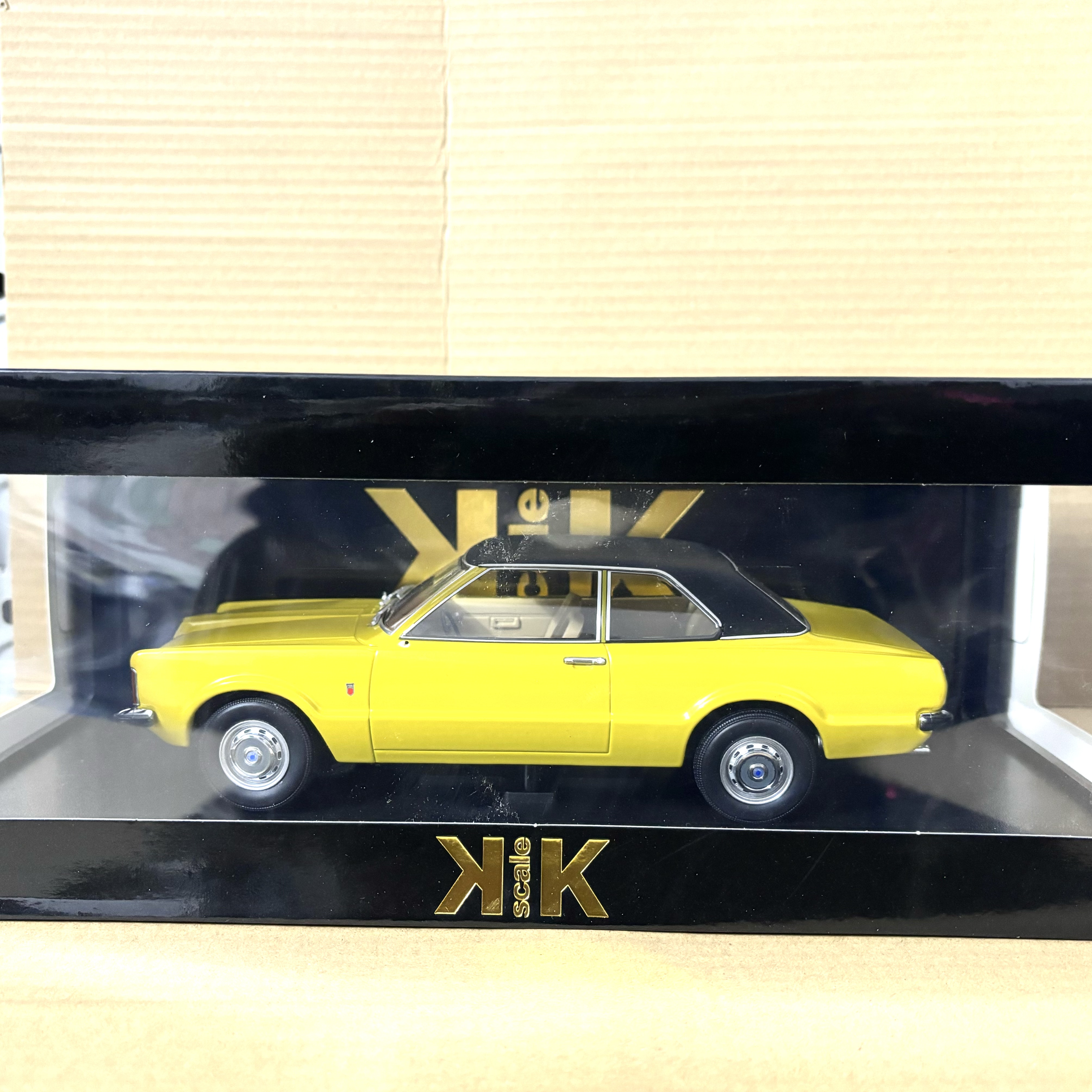 KK Scale 1/18 福特金牛座 Taunus L 1971豪华轿车模型黄色黑顶