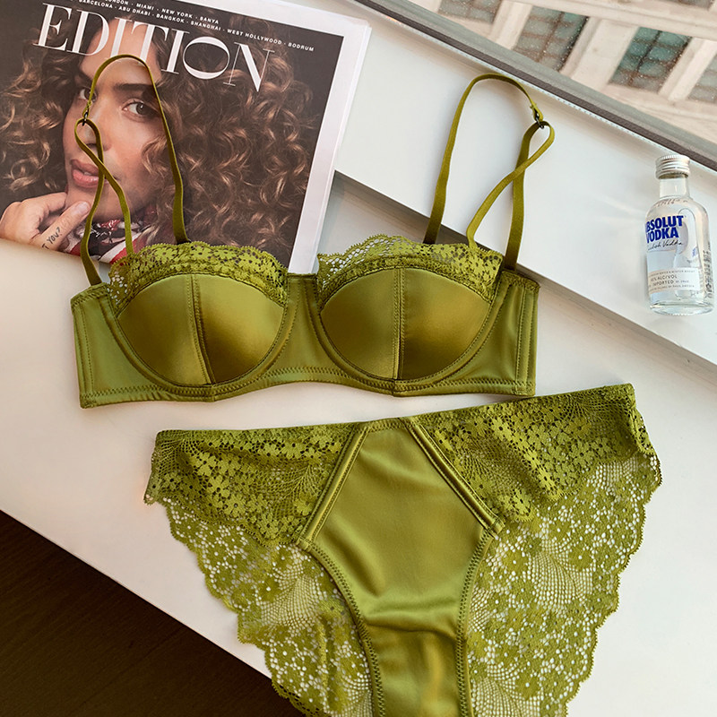 法式性感蕾丝半杯内衣女缎面2026新款小胸聚拢薄款防下垂文胸套装