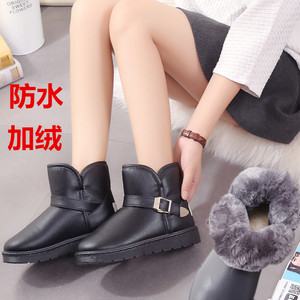 防水冬季雪地靴皮面女短靴平底加厚加绒棉鞋锁扣防滑短筒女靴子