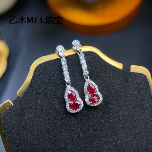 天然鸽血红宝S925银镶嵌葫芦造型可爱精致满钻豪镶主石3x4mm2026