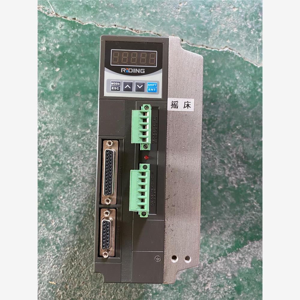 日鼎伺服驱动器DCS3204-VT3A，功能完好无，，议价商品