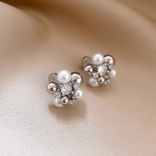 锆石珍珠花球耳钉女轻奢小众设计气质耳钉高级感时尚精致百搭耳饰