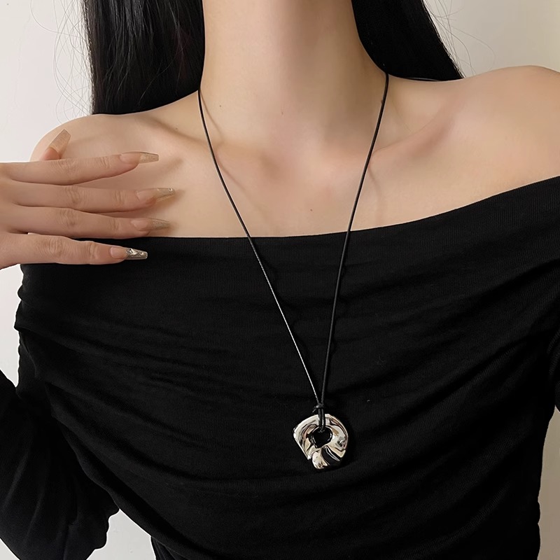 小众设计复古抽象镂空吊坠项链女