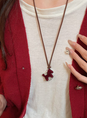 本命年红色丝绒小马项链女毛衣链